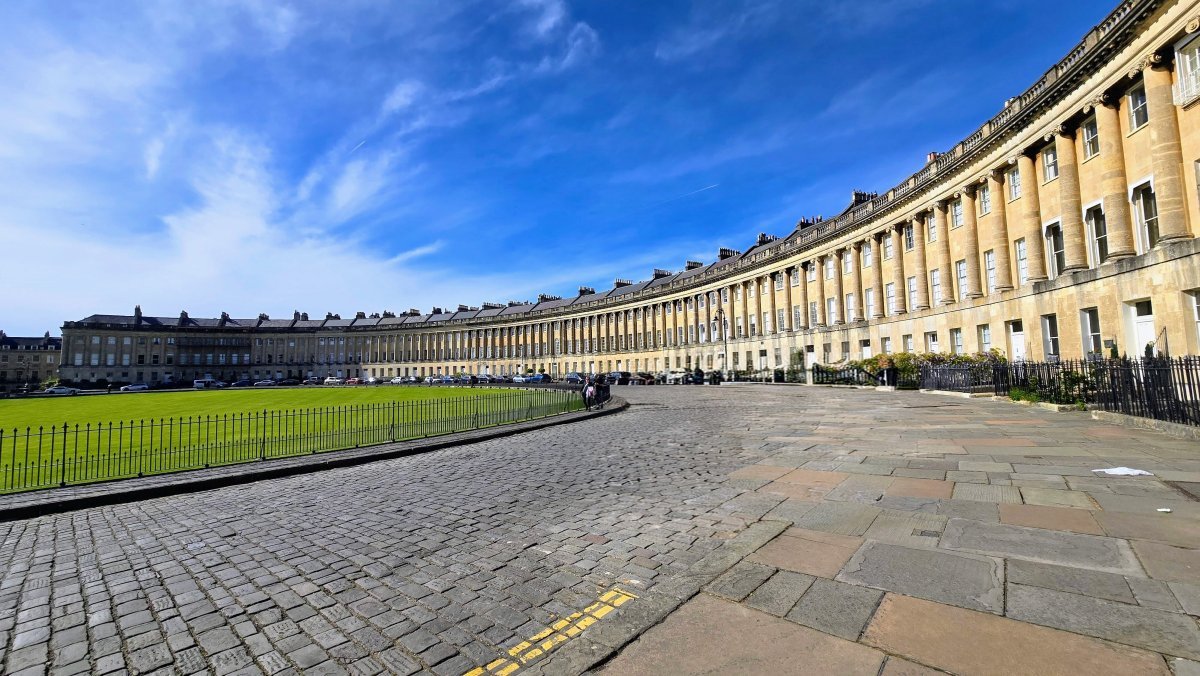 Royal Crescent en Bath, una de las atracciones más famosas para visitar en una excursión desde Londres